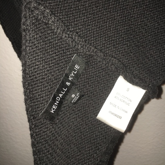 KENDALL AND KYLIE BEACH KNIT CROP TOP - Picture 3 of 3
